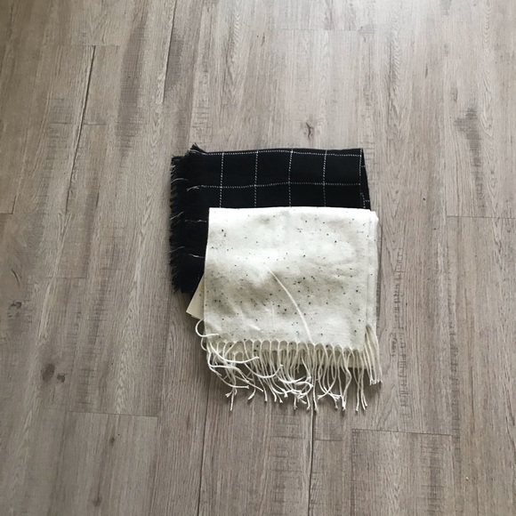 2 scarfs black and off white (SOLD) - Picture 2 of 3